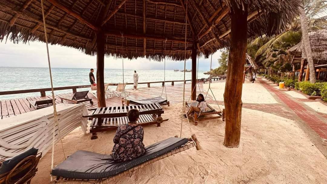 Mnarani Beach Cottages Nungwi Luaran gambar