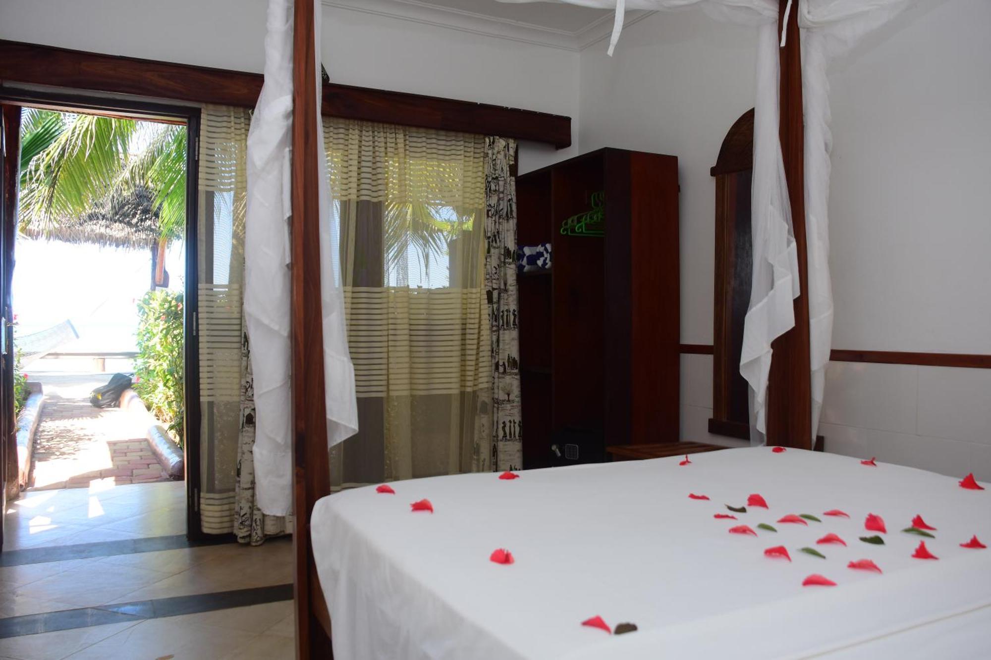Mnarani Beach Cottages Nungwi Luaran gambar