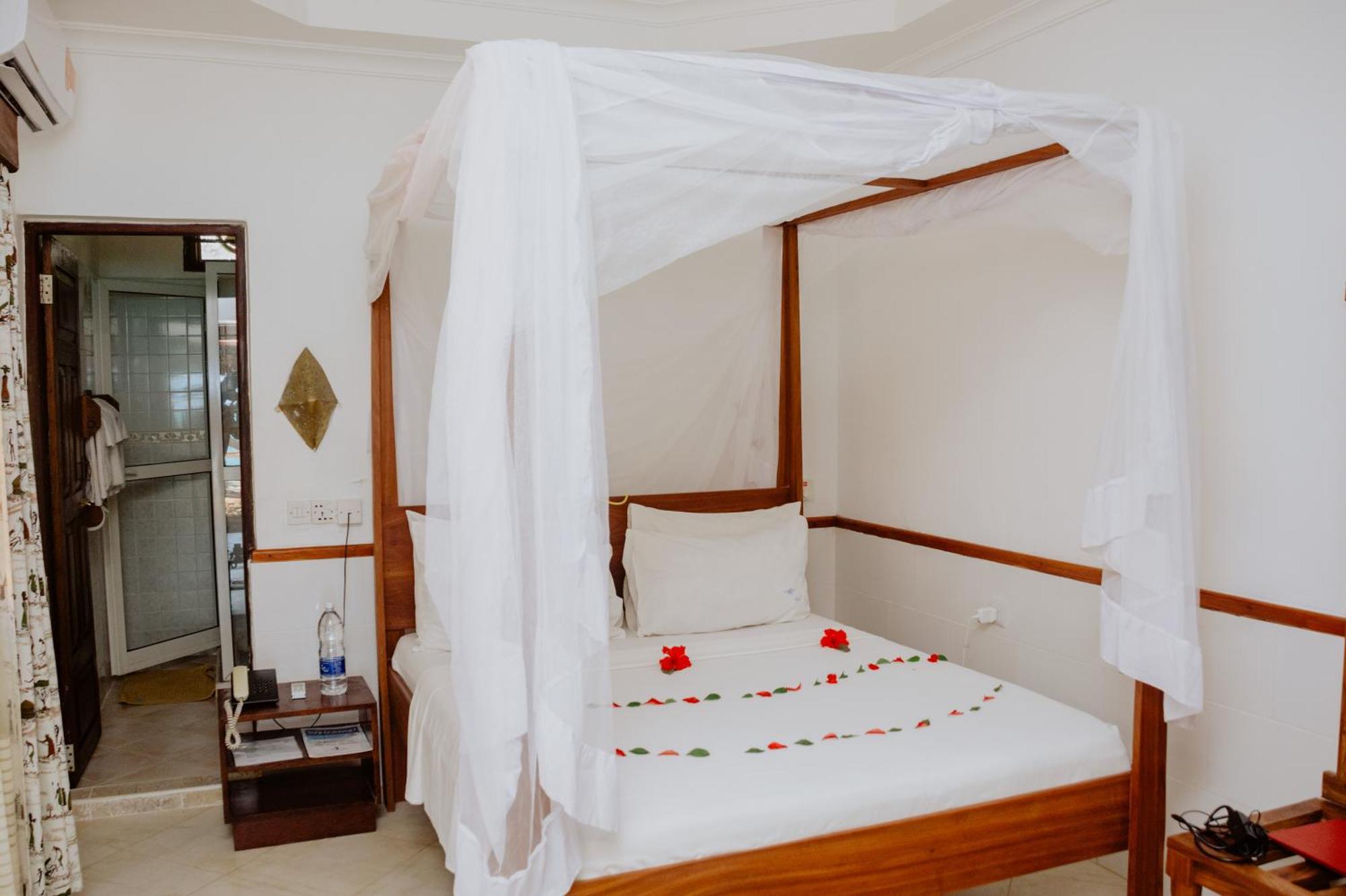 Mnarani Beach Cottages Nungwi Luaran gambar