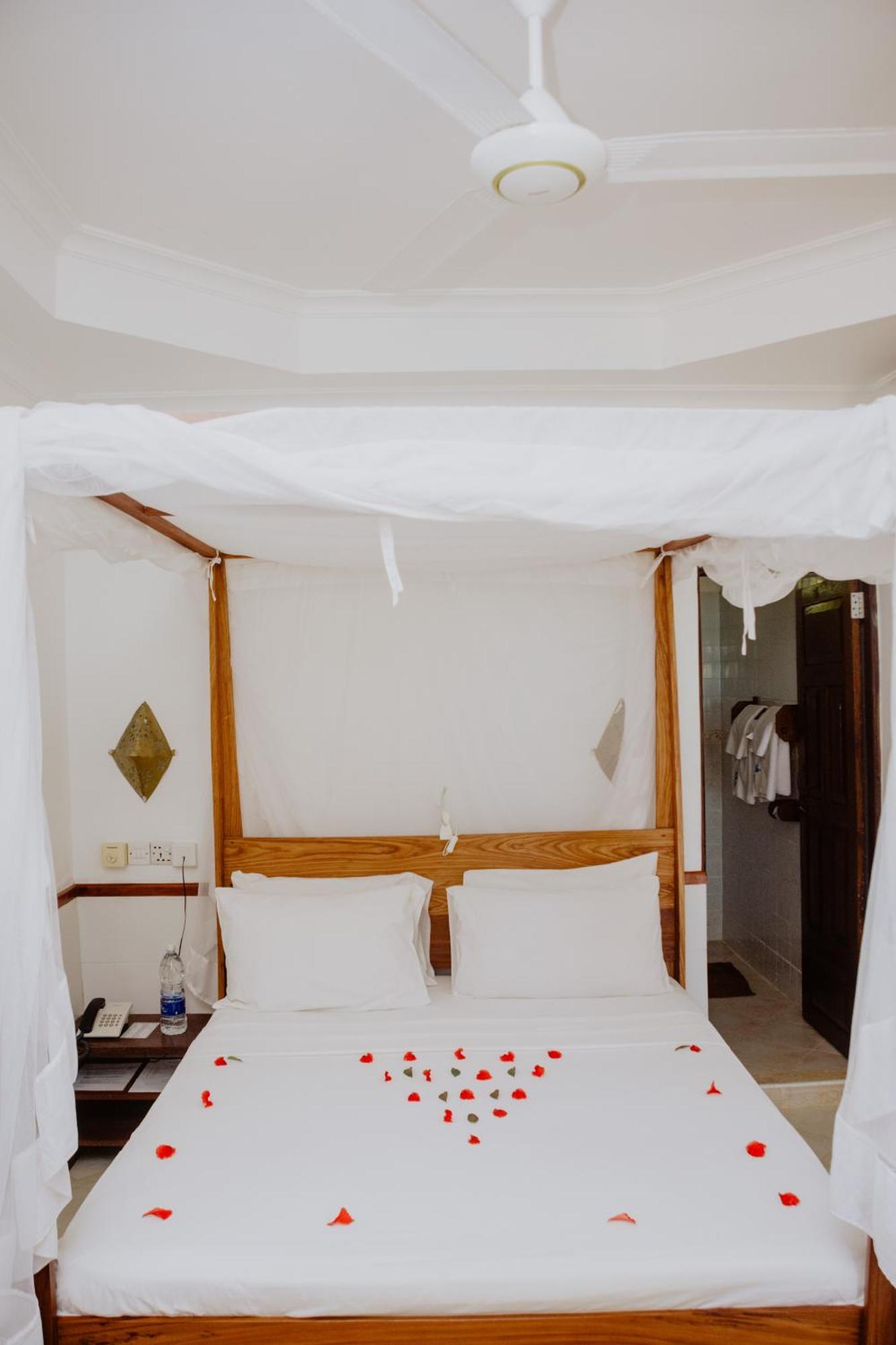 Mnarani Beach Cottages Nungwi Luaran gambar